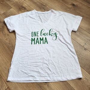 Women's XL Lucky mama V-neck Tee
